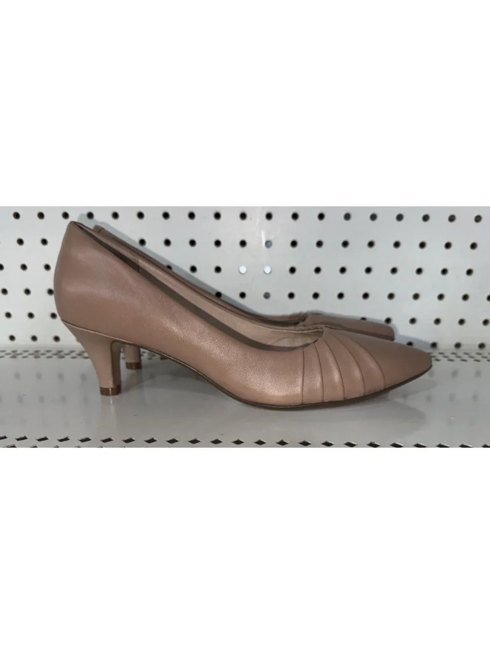 Clarks Linvale Crown Womens Leather Casual Slip On Heels Pumps Size 9.5 Cream